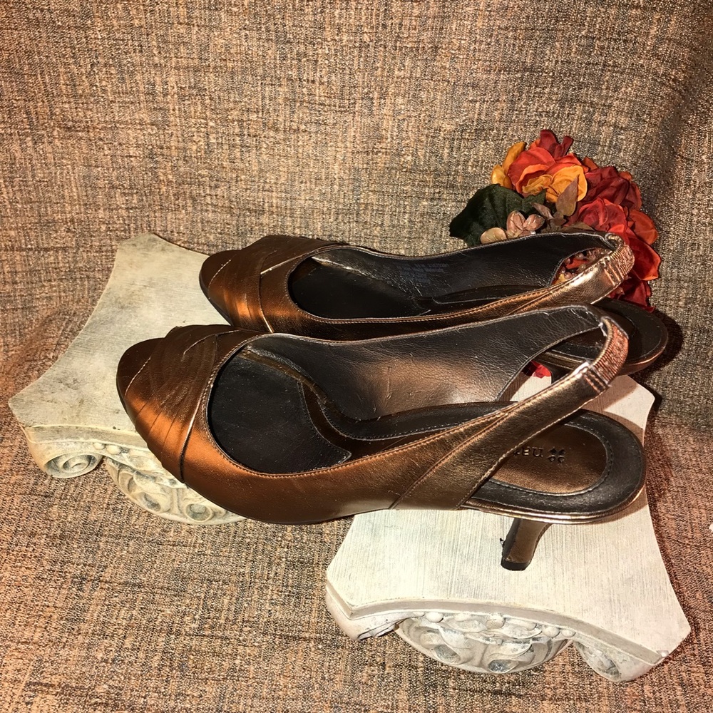 Naturalizer Sling Back Peep Toe Heels! View 2